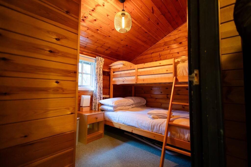 Cozy Norwegian Style Log Cabin In Rural Snowdonia - 2 Bedrooms & Parking By Seren Short Stays Ffestiniog Exterior photo