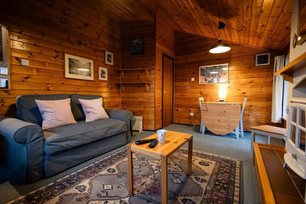 Cozy Norwegian Style Log Cabin In Rural Snowdonia - 2 Bedrooms & Parking By Seren Short Stays Ffestiniog Exterior photo