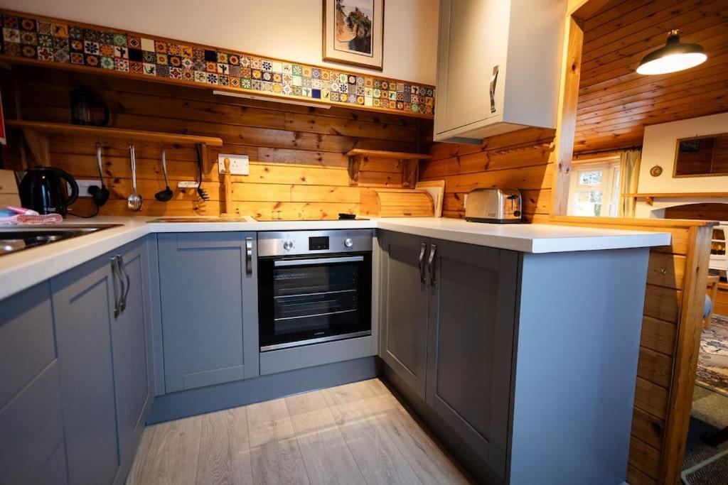 Cozy Norwegian Style Log Cabin In Rural Snowdonia - 2 Bedrooms & Parking By Seren Short Stays Ffestiniog Exterior photo