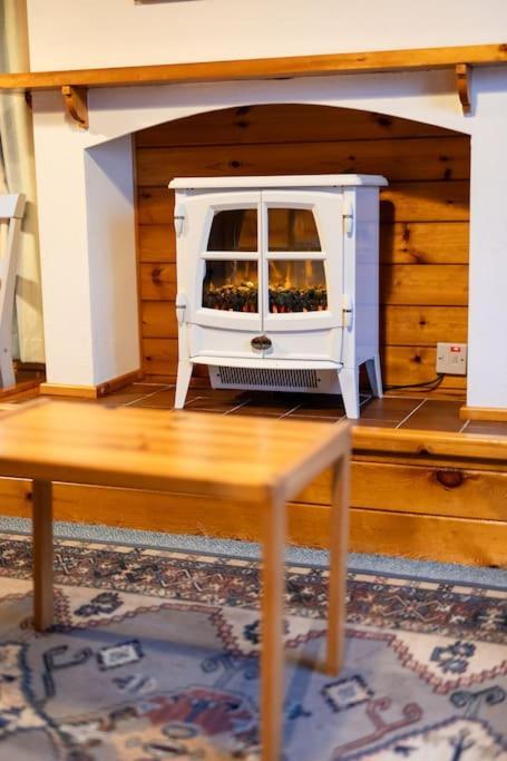 Cozy Norwegian Style Log Cabin In Rural Snowdonia - 2 Bedrooms & Parking By Seren Short Stays Ffestiniog Exterior photo