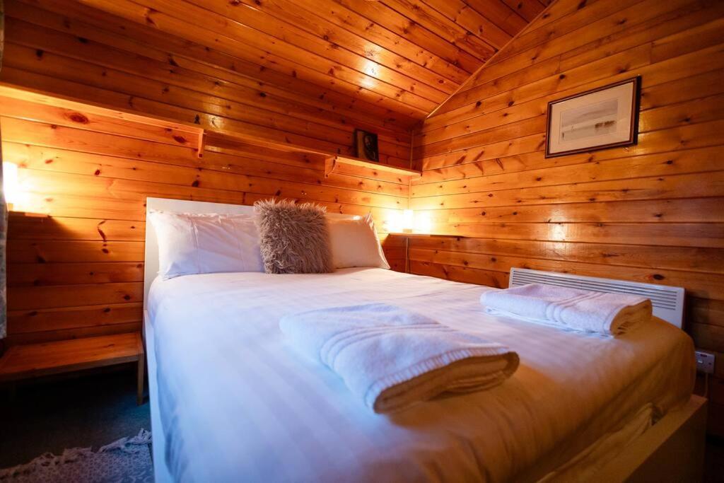 Cozy Norwegian Style Log Cabin In Rural Snowdonia - 2 Bedrooms & Parking By Seren Short Stays Ffestiniog Exterior photo